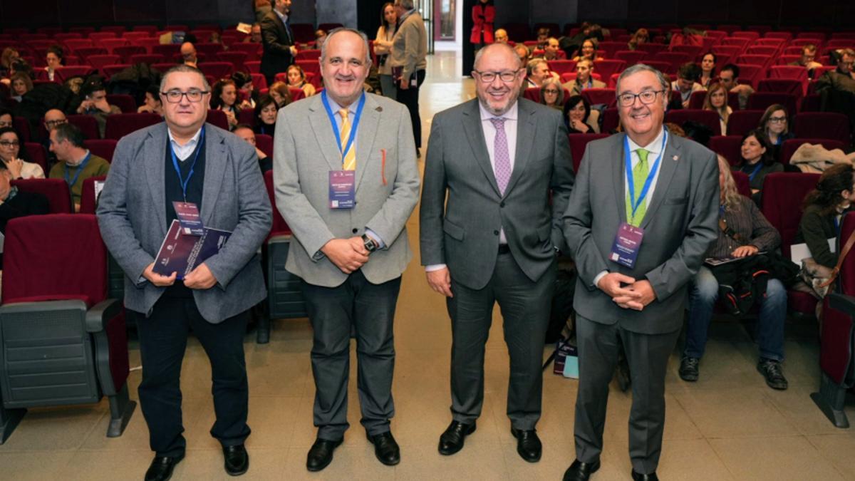 El rector junto al resto de autoridades académicas en la inauguración de la jornada.