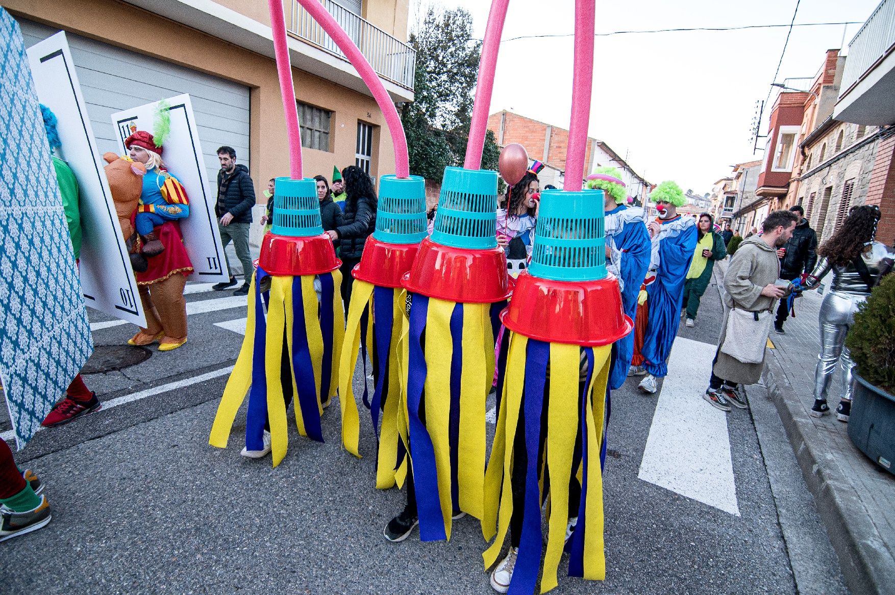 Busca't a les imatges de la rua de carnestoltes d'Avinyó