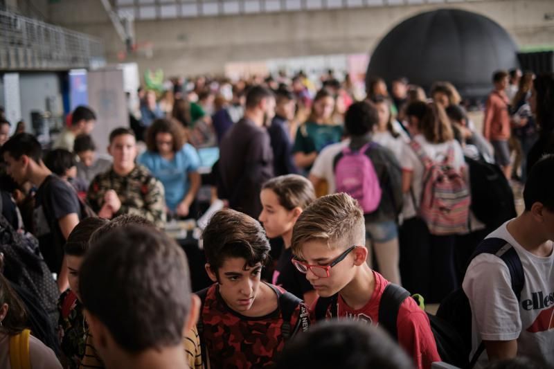 Minifera "Ciencia en femenino" Feria de la ciencia con participación de varias científicas. La feria comienza a las 9 y tendrá talleres y stands para niños. De 11:30 a las 12:00 es posible que esté la mayoría de ellas, es cuando se podrá hacer las fotos. Las científicas participantes son: Ana Belén Lago Blanco, Antonia M. Varela Pérez, Adriana de Lorenzo Cáceres Rodríguez, Pino Caballero Gil, Maria Reyes Battle, Atteneri López Arencibia, Inés Sifaoui, Natália Karla Bellini, Desirée San Nicolás, Vinita Mahtani-Chugani  | 11/02/2020 | Fotógrafo: Andrés Gutiérrez Taberne