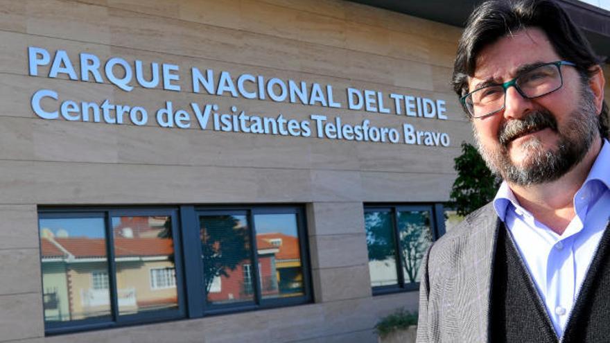 Manuel Durbán, director del Parque Nacional del Teide, dice que el espacio afectado por el fuego era uno de los mejores paisajes de retamas.