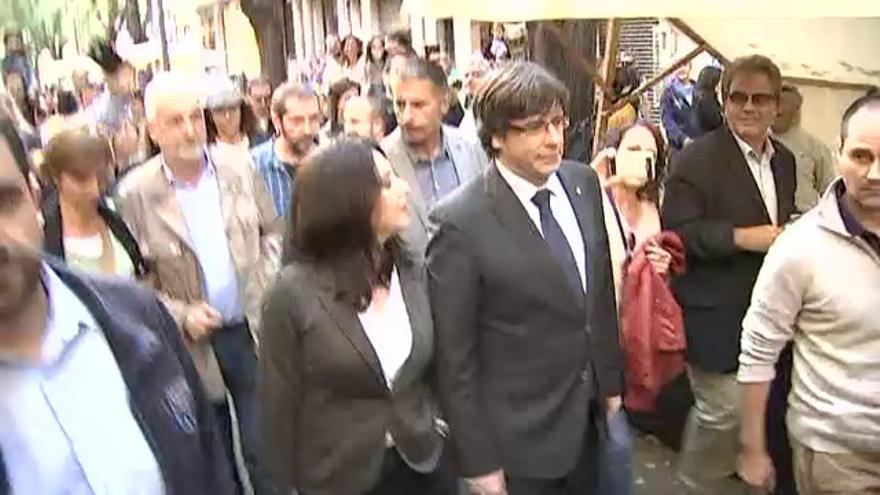 Puigdemont y los cuatro &#039;exconsellers&#039;, detenidos tras entregarse en comisaría