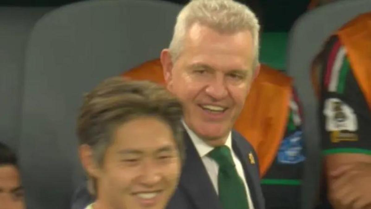 Aguirre habla durante el duelo con Kangin Lee