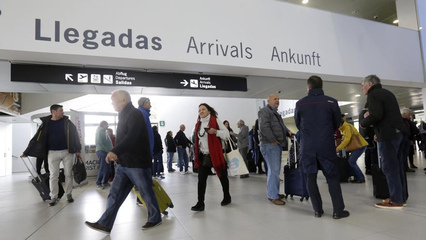 Amplían el horario del servicio de autobuses que conecta el aeropuerto con Murcia y Cartagena