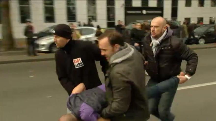 Graves disturbios en Bruselas entre manifestantes y policía