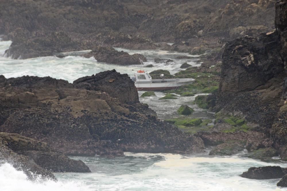 El patrón fue evacuado por el Pesca 1 y trasladado a Vigo en estado grave