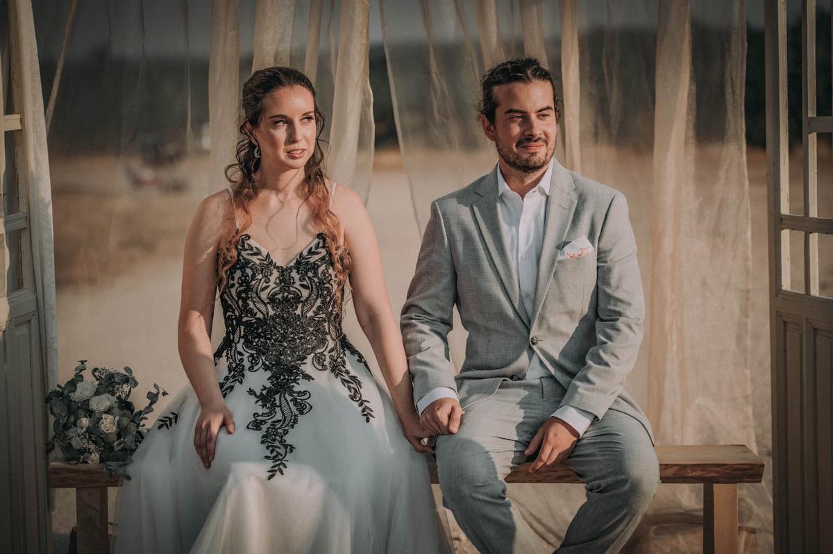 Eva Herrero y Miguel Arribas, en su boda durante el eclipse del pasado 12 de agosto, en Burgos.