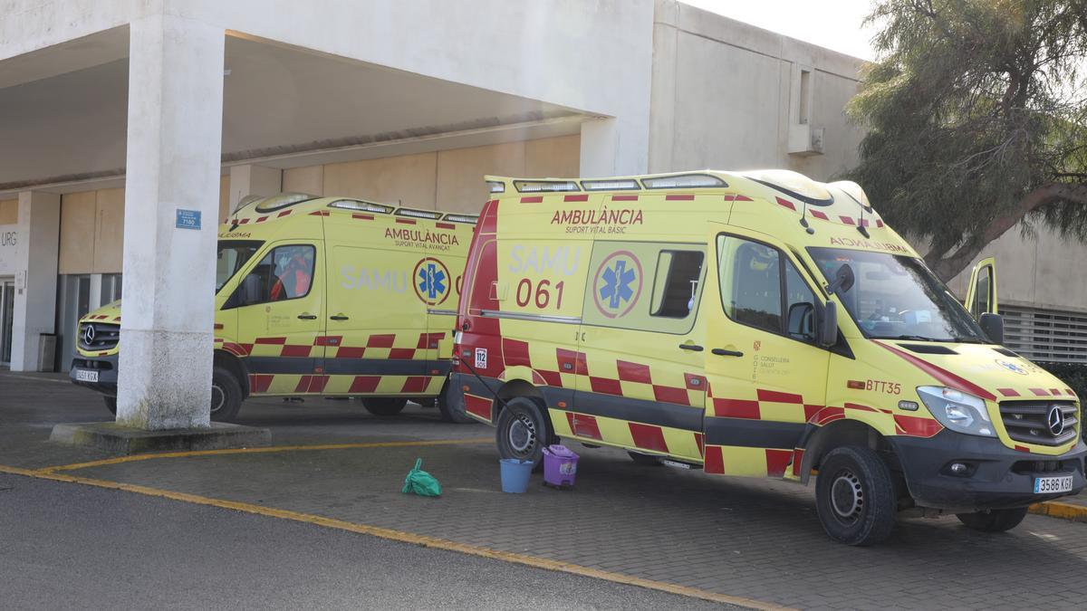 Imagen de archivo de ambulancias del 061 en Formentera