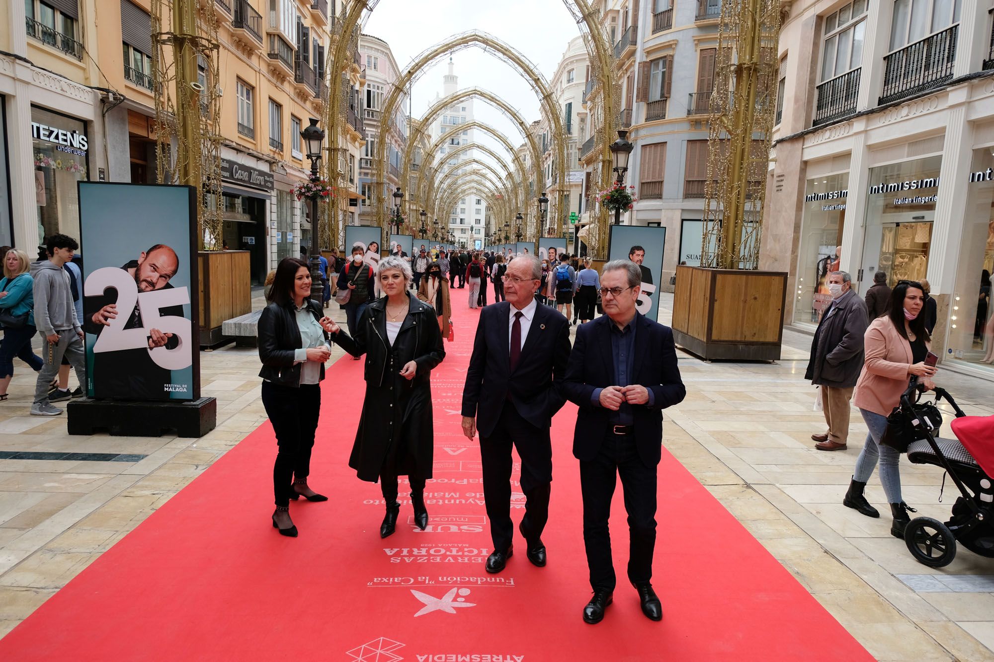 La exposición oficial del Festival de Málaga ya luce en la calle Larios