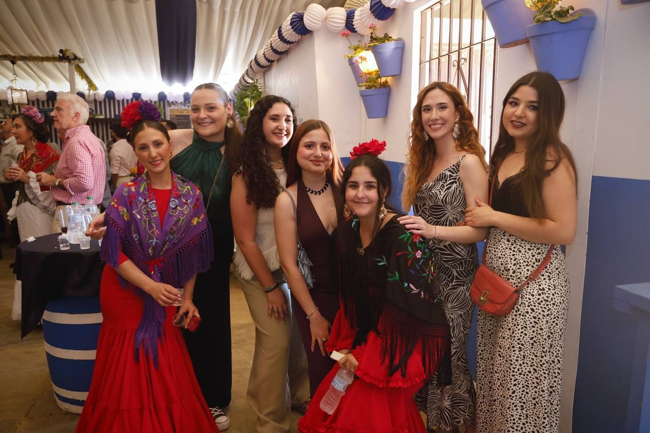 El tardeo se impone en las casetas de la Feria de Córdoba para disfrute de propios y extraños