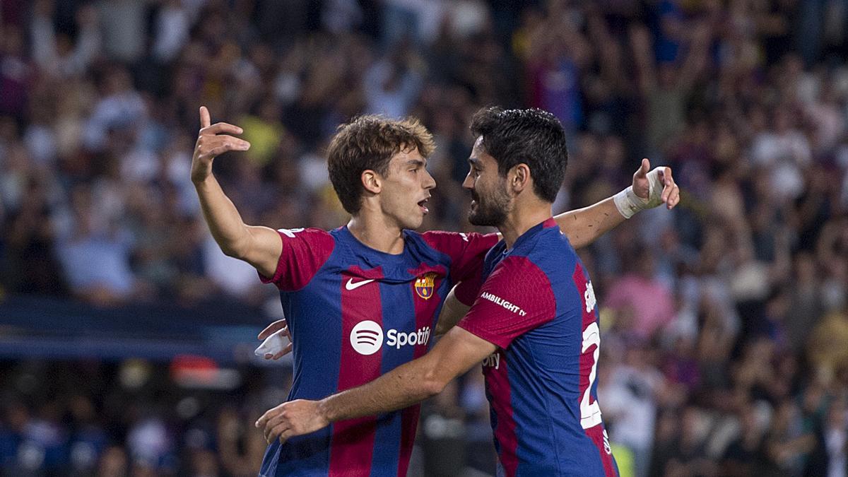 João Félix se abraza a Gündogan en la goleadal al Amberes.