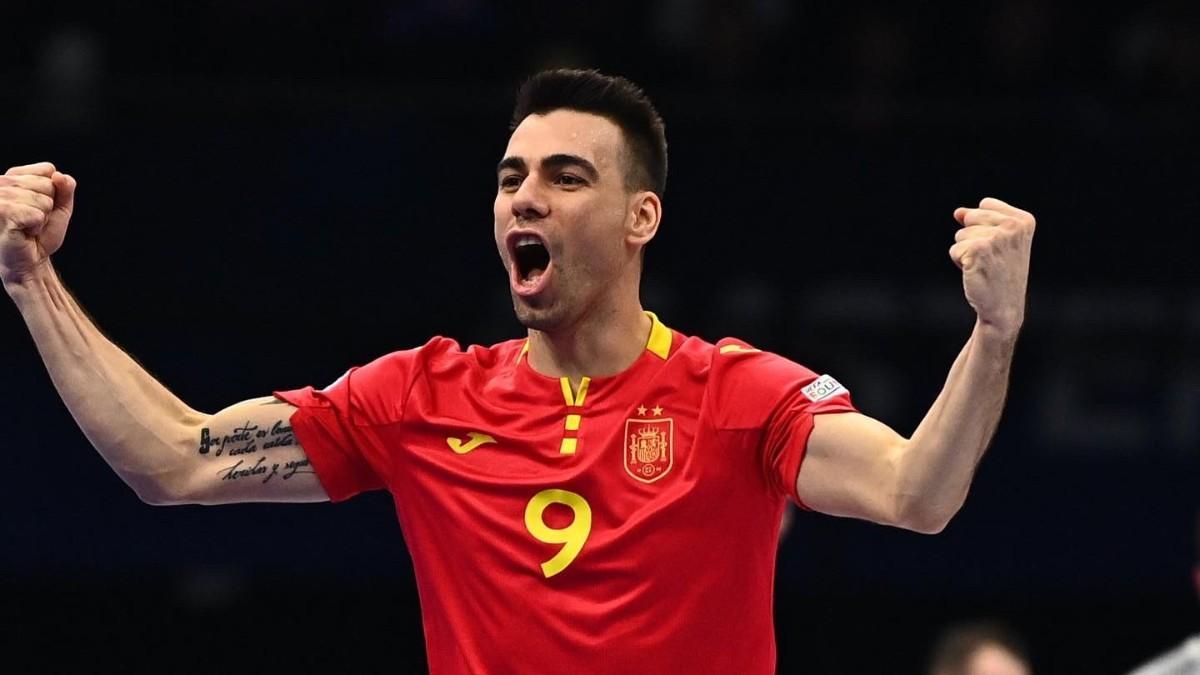 Sergio Lozano celebrando un gol en la Eurocopa 2022