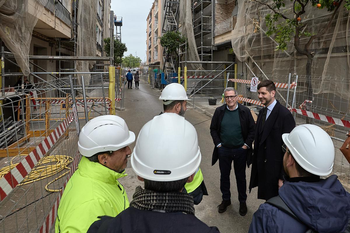 Visita a las obras de rehabilitación de las 139 viviendas.