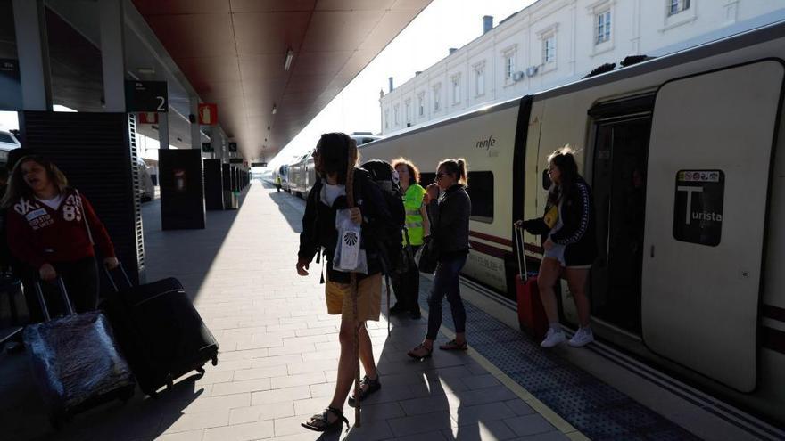 Viajeros en la estación de Zamora