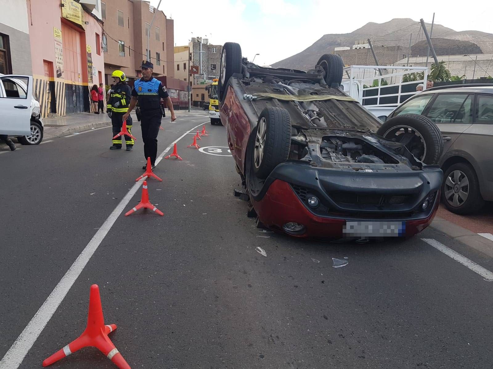 Vuelco de un coche en Gáldar