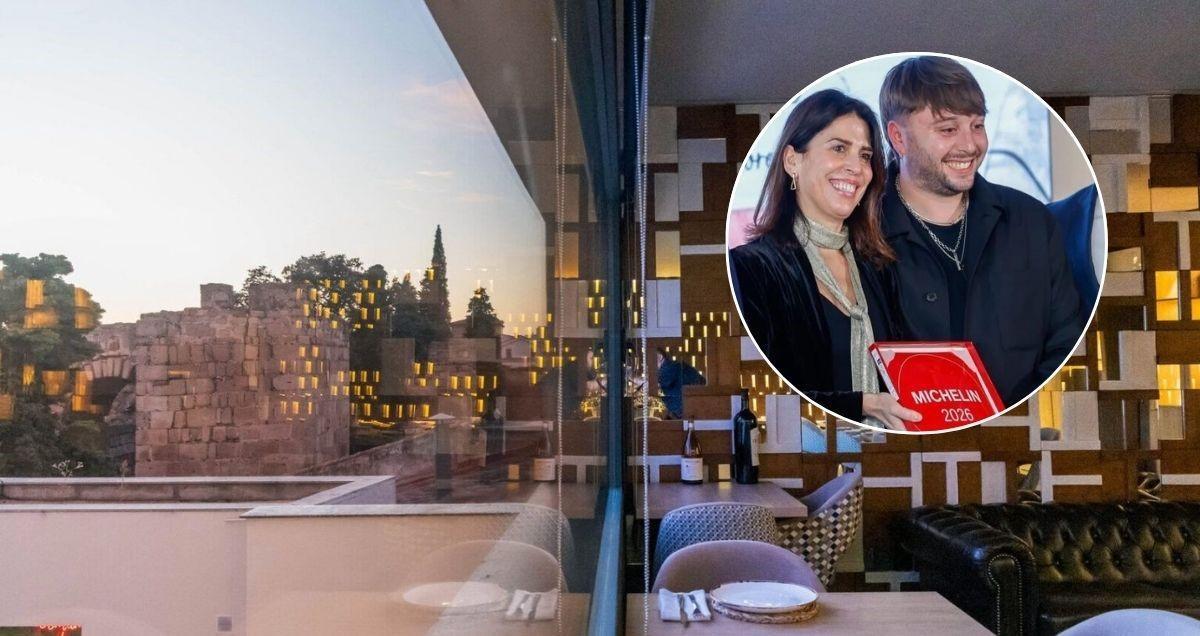 Terraza y comedor de Tuétano, en la calle John Lennon, con vistas a la Alcazaba de Mérida.