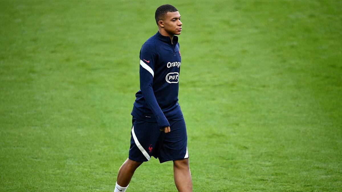 Mbappé también da positivio por coronavirus