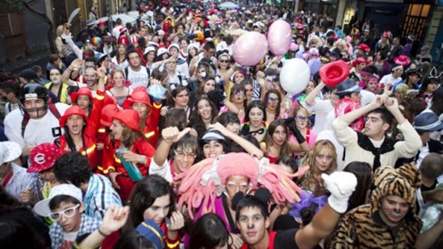 La Gran Cabalgata recorre las calles de la capital grancanaria pese a la lluvia