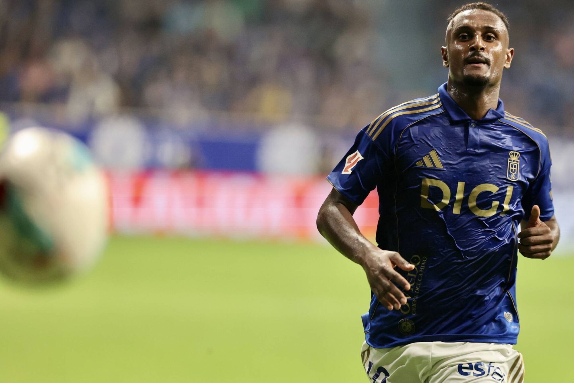 Todas las IMÁGENES del reestreno de Carrión con el Oviedo, con derrota ante el Espanyol 