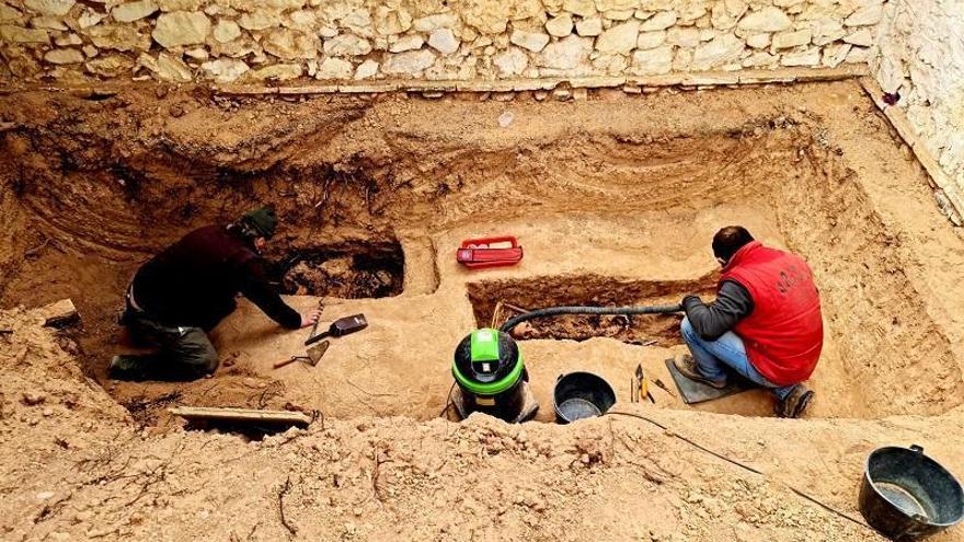 Los arqueólogos buscan otros tres cuerpos junto a María Domínguez