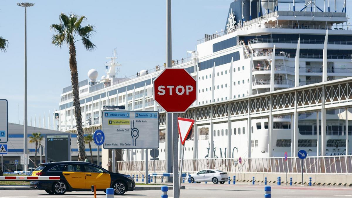 Die MSC Armonía am Mittwoch (3.4.) im Hafen von Barcelona.