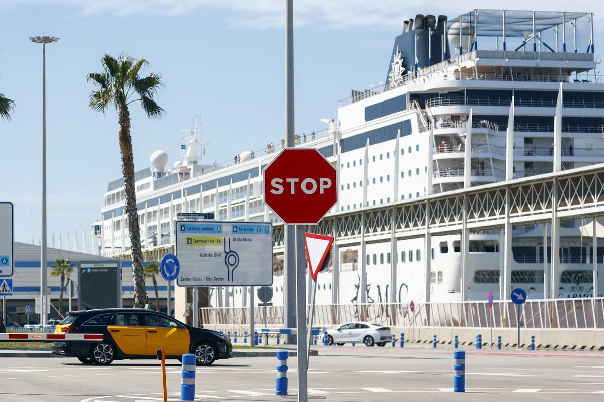 Die MSC Armonía am Mittwoch (3.4.) im Hafen von Barcelona.