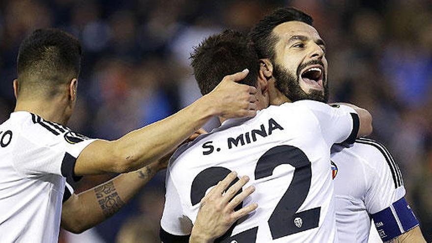 Negredo celebra el cuarto gol del Valencia.