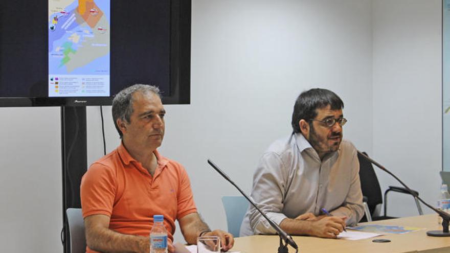 El conseller (derecha) y el responsable de la comisión, Antoni Alorda.