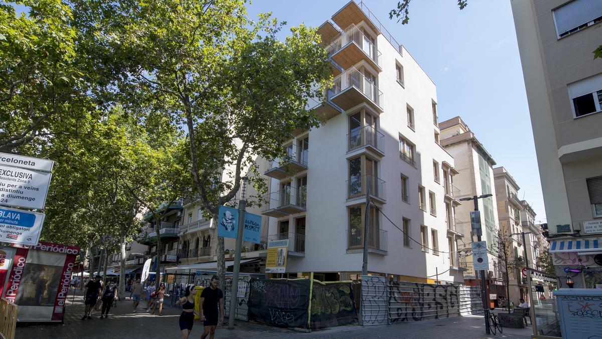 Promoción de viviendas en el Passeig de Borbón con la calle Maquinista en la Barceloneta