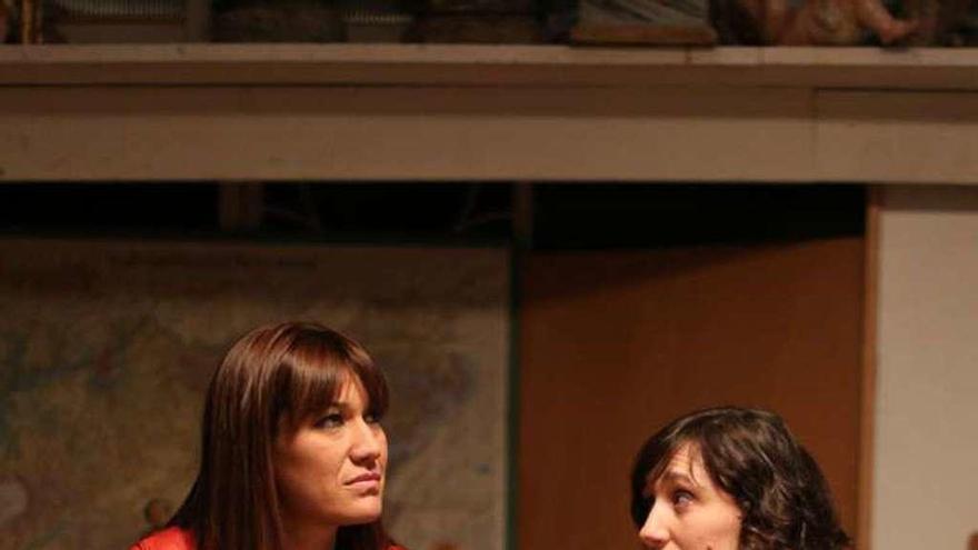 Estíbaliz Veiga e Mónica Ferreiro no filme 'Vida'.