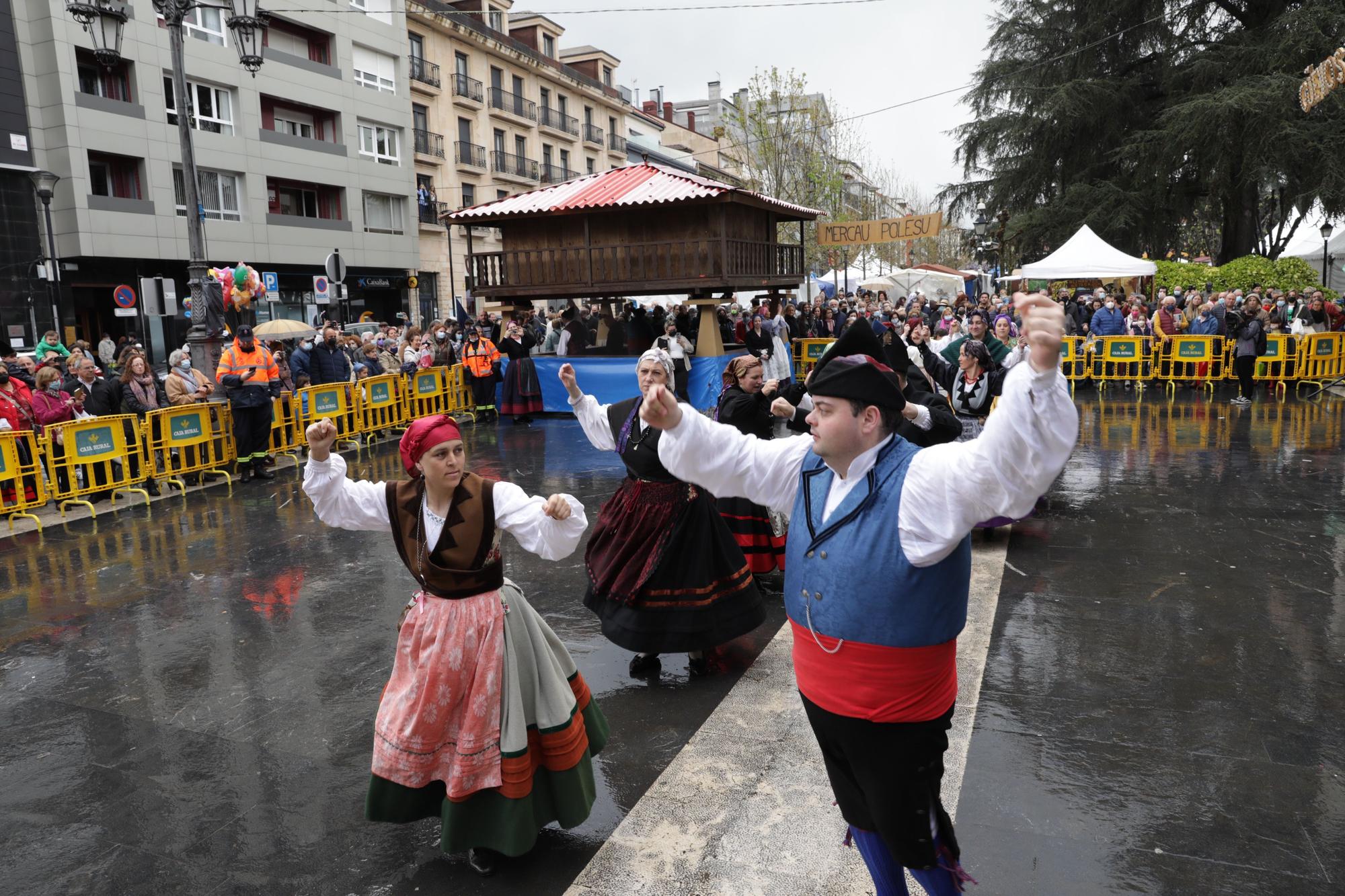 EN IMÁGENES: Así fue la fiesta de los Güevos Pintos en Pola de Siero