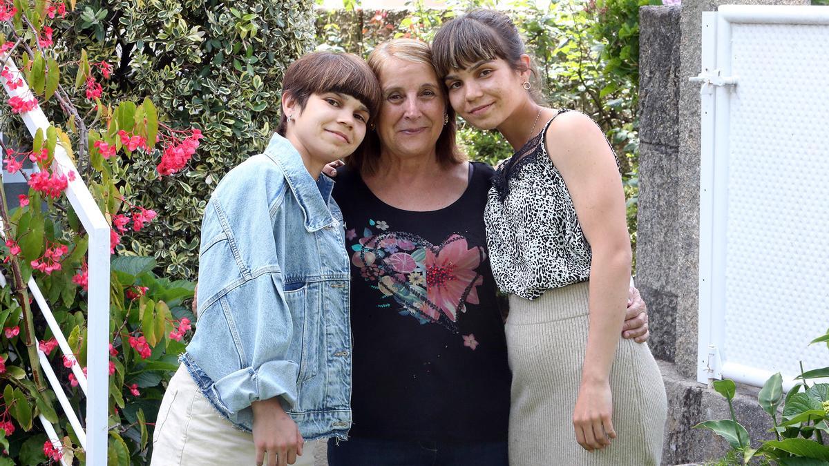 Andrea, izquierda, con su familia