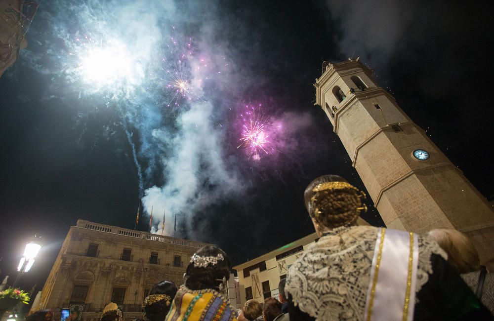 Magdalena 2017: La "Enfarolà" ilumina la noche de Castelló