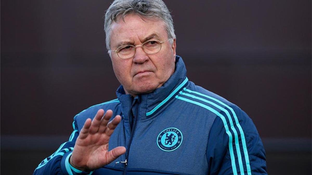 Hiddink afronta sus últimos meses en Stamford Bridge tras ocupar el vacío dejado por Mourinho