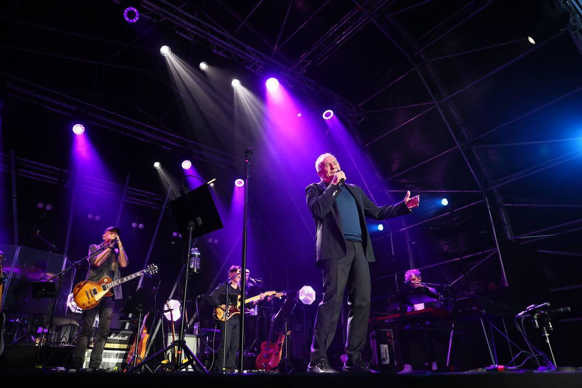 EN IMÁGENES: Concierto de Víctor Manuel por San Xuan en el Pozu Barreo
