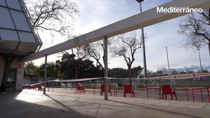 El viento levante el techo del polideportivo de la Gran Vía de Castelló