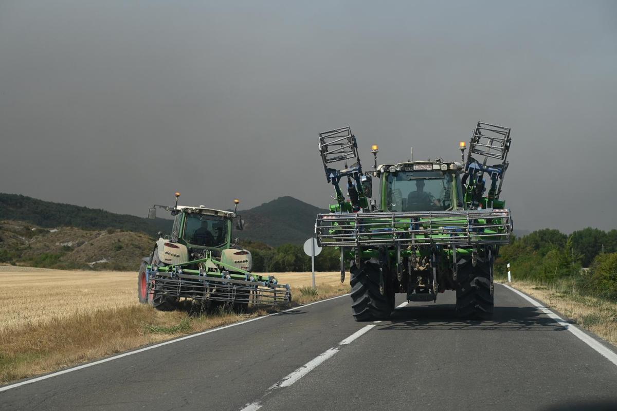 En imágenes | Así se encuentra Santa Cilia de Jaca, confinado por el denso humo provocado por el incendio de Las Peñas de Riglos