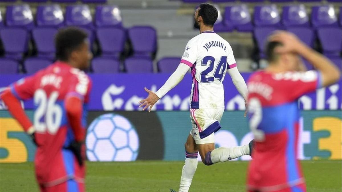 Joaquín celebra el 2-2 del Valladolid ante el Elche