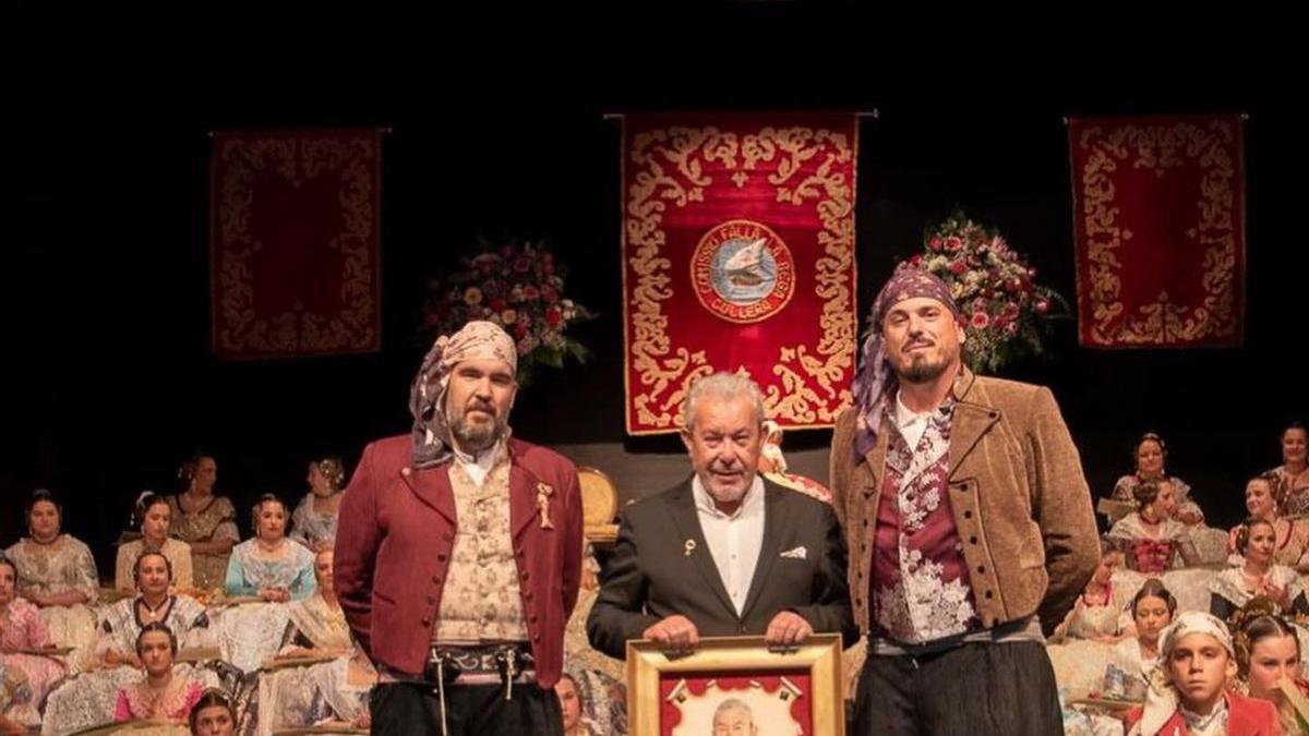 Andrés Piqueras fue nombrado presidente de honor de la falla La Bega.