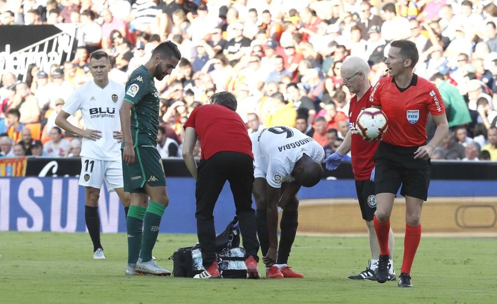 Kondogbia se lesiona frente al Betis en Mestalla