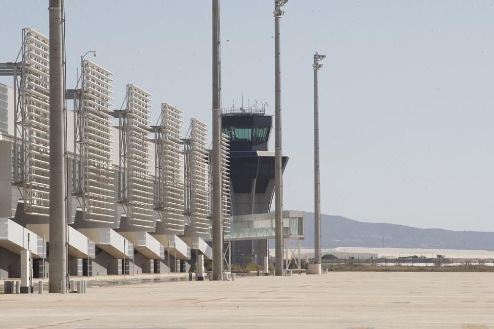 Ruta en imágenes por el aeropuerto de Corvera