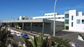 Muere una mujer tras precipitarse desde la cuarta planta de un parquin en Arrecife