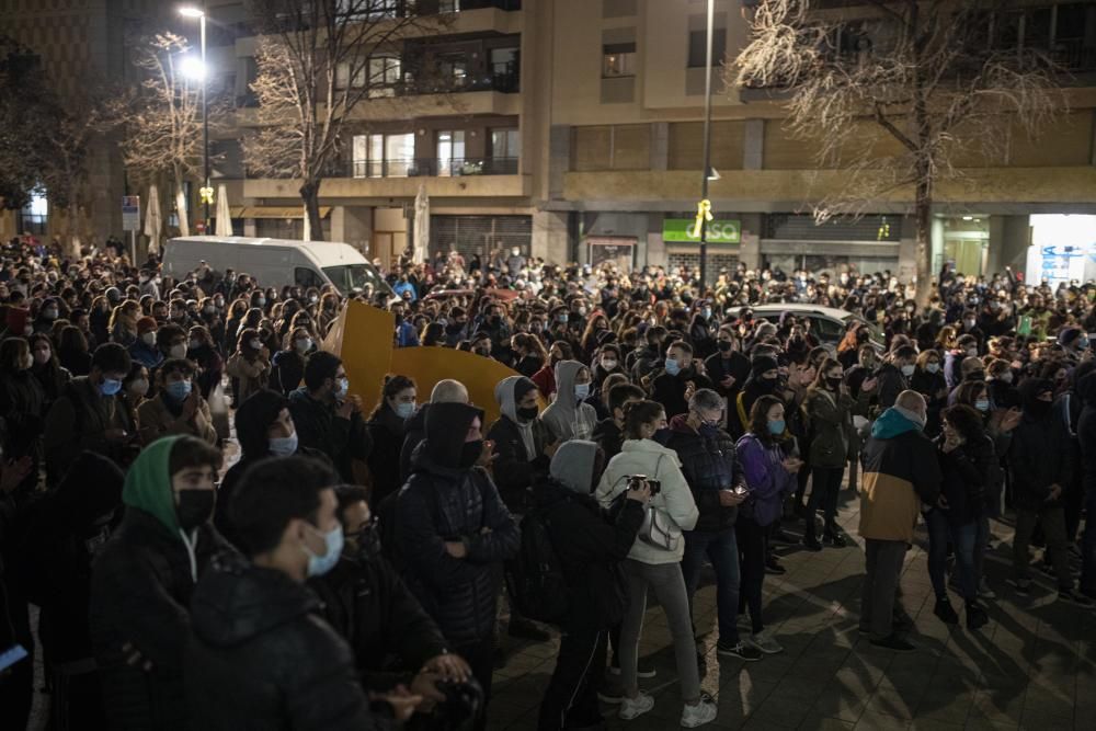 Grups incontrolats provoquen destrosses a Girona