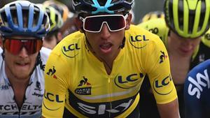 Egan Bernal, de amarillo, durante la última etapa de la París-Niza que ha ganado.