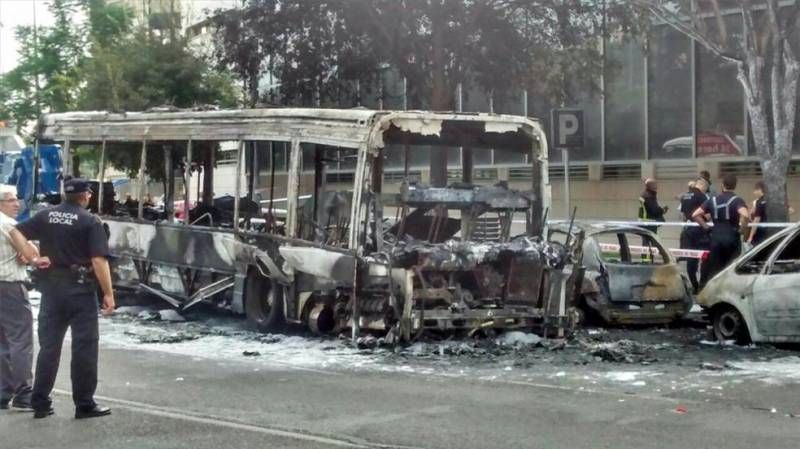 Fotos de los lectores del incendio del autobús