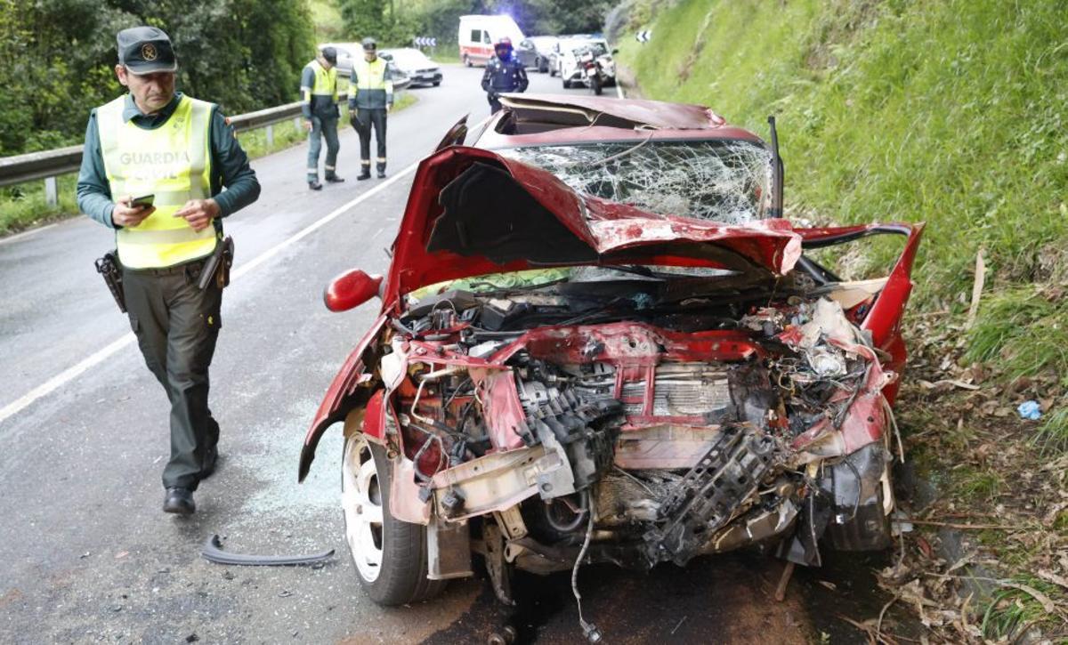 Estado en el que quedó el coche siniestrado. | ÁNGEL GONZÁLEZ
