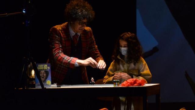La magia de Miguel de Lucas ilusiona a niños y mayores  | E. P.