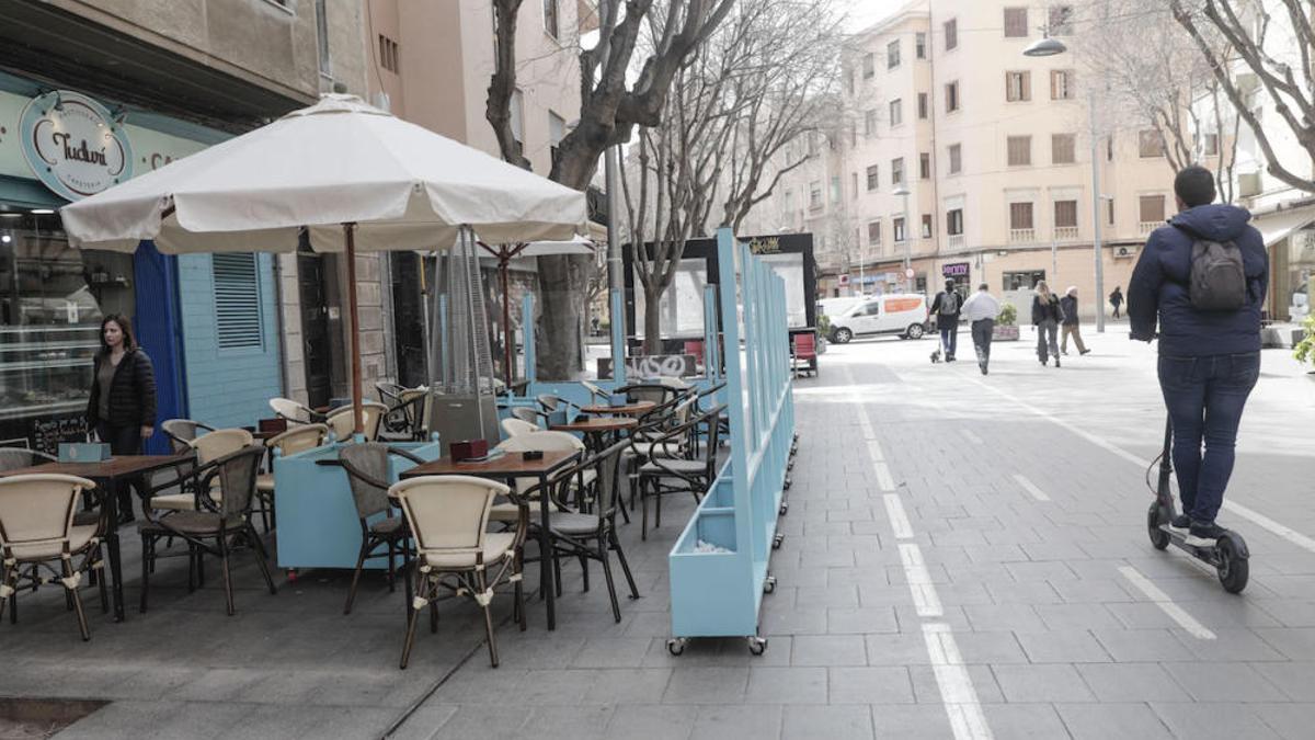 Imagen de archivo de una terraza en la calle Blanquerna.