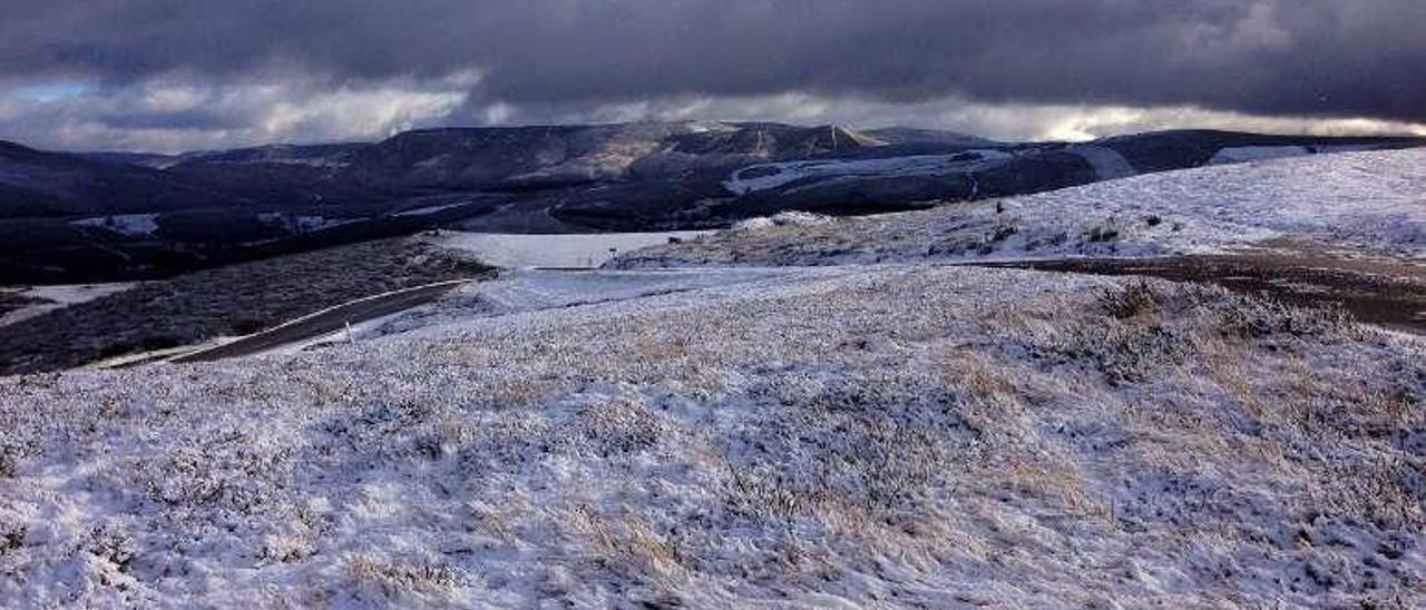 Manzaneda  |  La Serra da Queixa, en la que se ubica la estación de montaña de Manzaneda, es uno de los lugares de interés paisajístico más destacables de la provincia de Ourense.