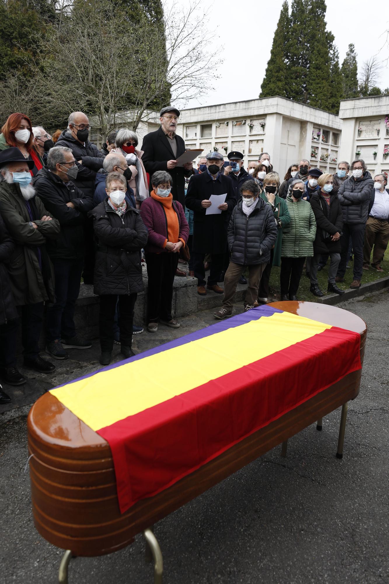 Entierro civil de Antonio Rodríguez "Toño El Rojo"