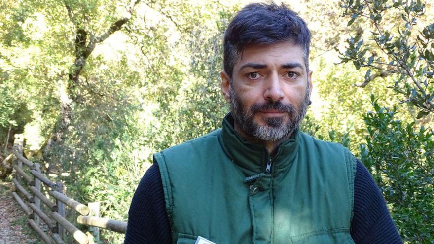 Jofre Costa  a les instal·lacions de les coves del Toll | QUERALT CASALS